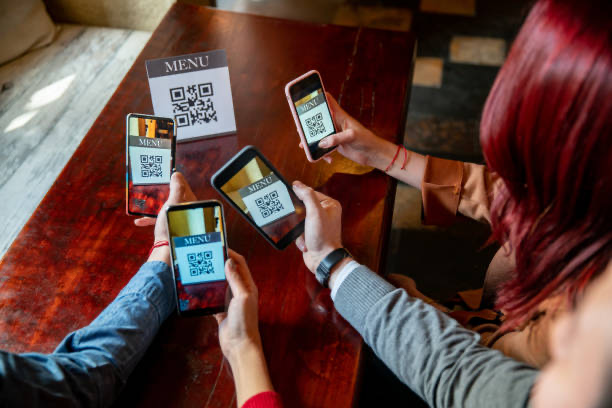 Menus QR Code : Pourquoi et comment digitaliser votre carte en 2025 ?